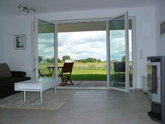 Wohnzimmer mit Terrassenblick