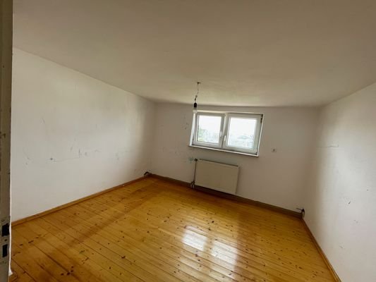 22_Schlafzimmer 2 Wohnung Erdgeschoss.JPG