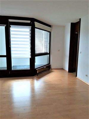 Schlafzimmer mit direktem Badezimmerzugang und kle