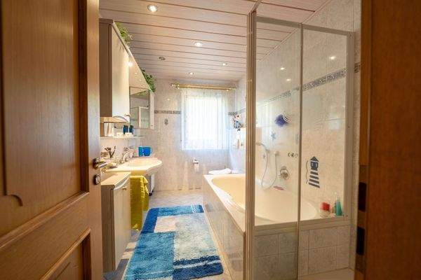 Wannen-/Duschbad EG Whg. 1