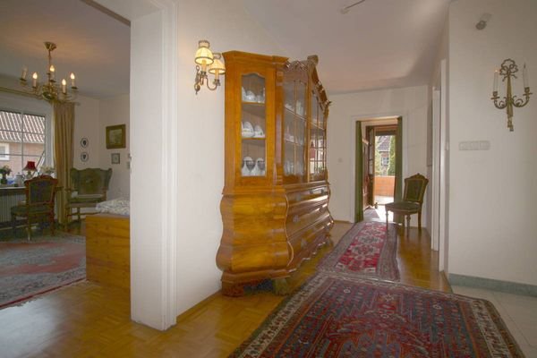 Flur OG mit Blick in Schlaf- und Balkonzimmer