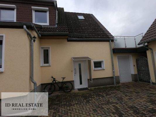 Hoffläche und Eingang