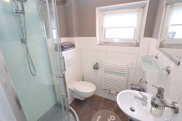 Einliegerwohnung Duschbad.JPG