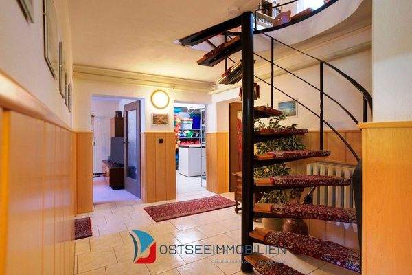 Souterrain Flur vorne