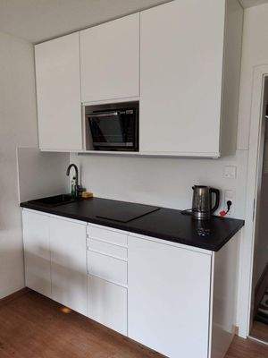 moderne Küche mit Spülmaschine.jpg