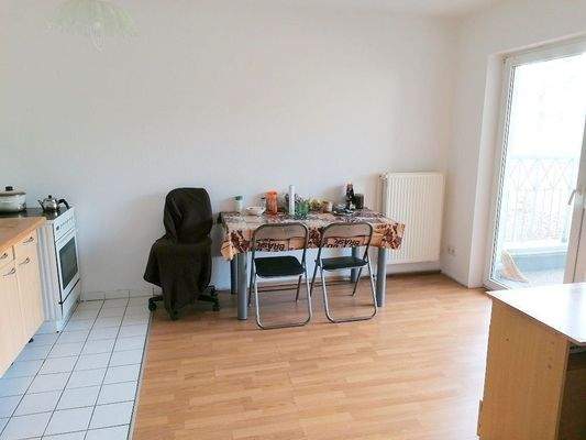 WE 2, Wohnzimmer mit Balkon