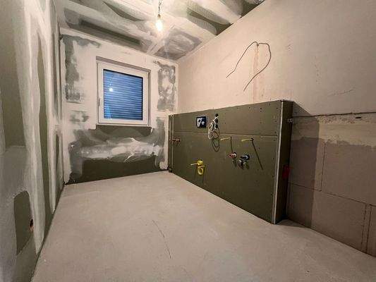 ... das Tageslicht-Gäste-Bad mit Badewanne,...