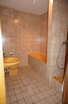 Wannenbad mit Dusche
