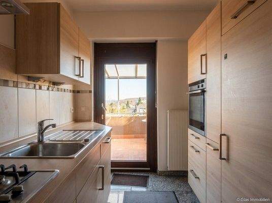 Küche Erdgeschoss mit Zugang zum Balkon