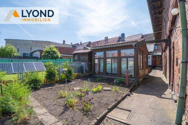 Garten mit Gartenhaus