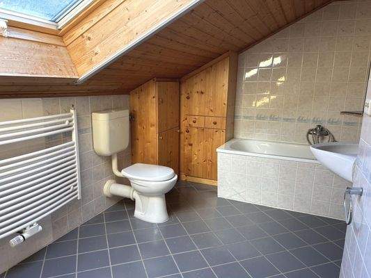 Bad im DG (keine Wohnfläche)