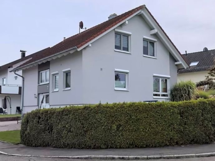 Helles EFH mit großer Südterrasse, Garten und Doppelgarage in einem Teilort von Hechingen