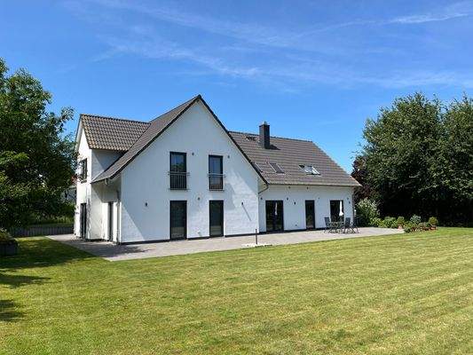 Hintere Hausansicht mit Terrasse