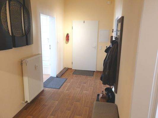 OG Diele mit Wohnungstür