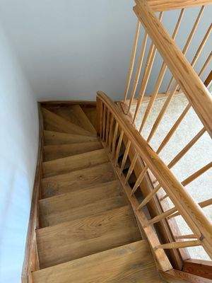 Massive Treppe aus Echtholz -sehr stabil! 