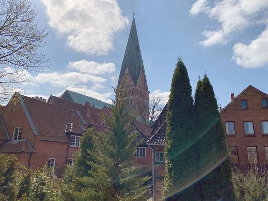 Balkonblick auf die St.-Johannis-Kirche