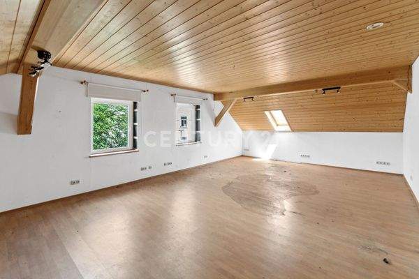 Zimmer Dachgeschoss, Bahnhofstr. 6+8