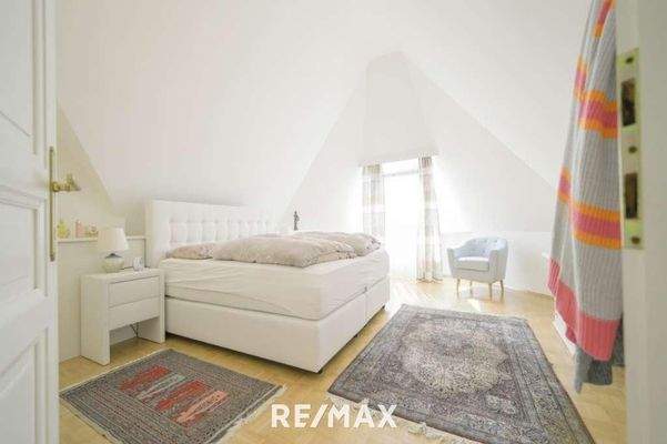 Lichtdurchflutetes Schlafgemach