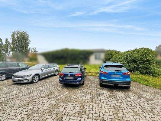 Altbestand mit Stellplätzen