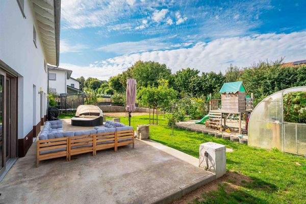 West-Terrasse mit Garten