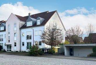 Straßenglanz: Die äußere Perspektive unserer Wohnung