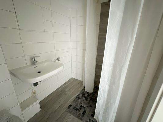 Bad mit ebenerdiger Dusche