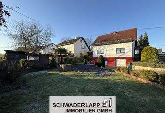 Blick vom Grundstück aufs Wohnhaus 