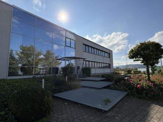 Verwaltungsgebäude Eingang