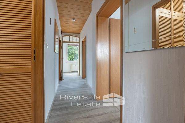 Fluransicht EG - linker Hauseingang 