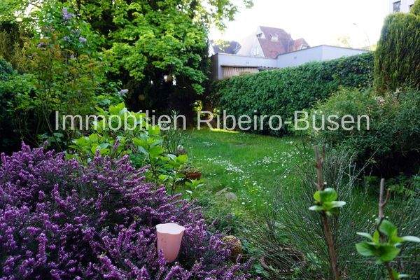 Der weitläufige Garten