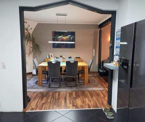 Essbereich und Zugang zum Balkon