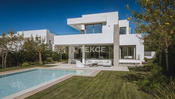Natural Setting Views Villas in a Popular Area of Estepona