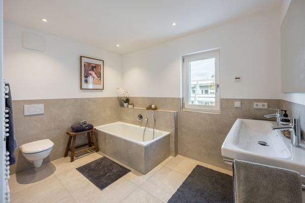 Modernes Tageslichtbad