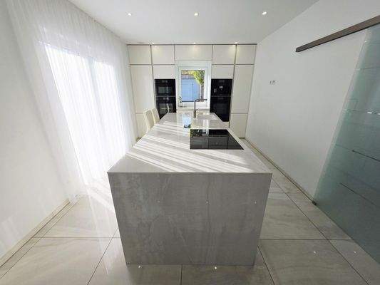 Küche mit Kochinsel