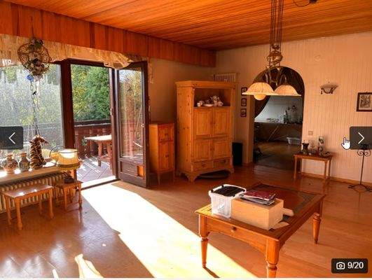 06 Wohnzimmer mit Balkon OG