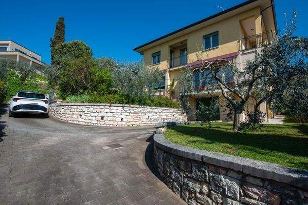 Exklusives Villenanwesen mit Seeblick in Garda - Gardasee