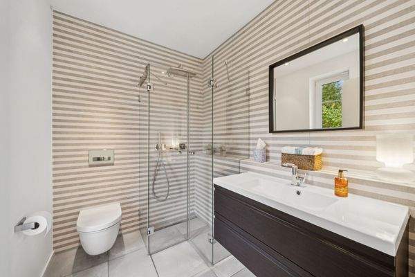 Tageslicht-Duschbad im Erdgeschoss