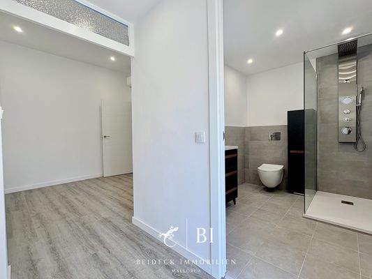 Schlafzimmer mit Bad en suite