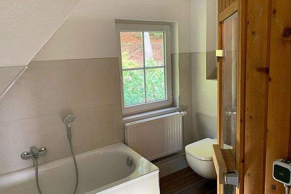Wannenbad Dachgeschoss mit Sauna