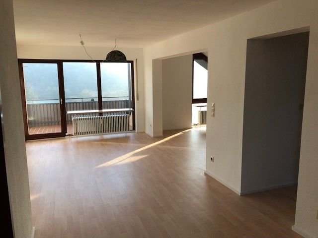 Schöne neu renovierte 3,5 Zimmer DG-Wohnung in beliebtem Wohngebiet LEHLE