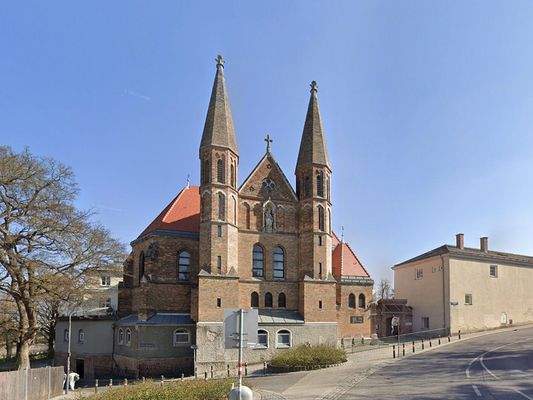 170 Meter entfernte Schulen der Dominikanerinnen