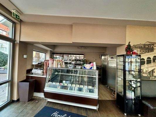 Kleiner Tresen im Restaurantbereich im Erdgeschoss