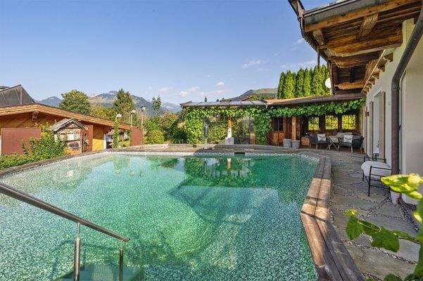 Der idyllische Schwimmteich zur erfrischenden Abkühlung