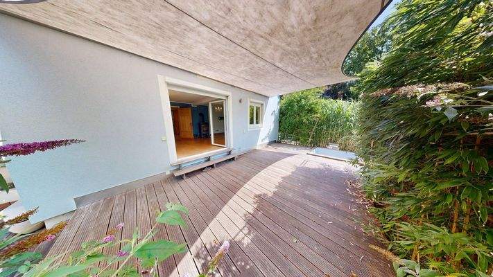 Terrasse beim Wohnzimmer 