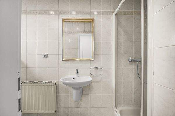 Gäste WC mit Dusche im Erdgeschoss