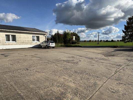 Freifläche/ Parkplätze