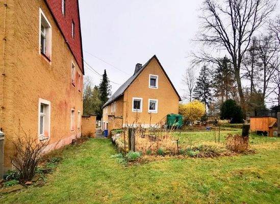 Haupt- und Nebengebäude