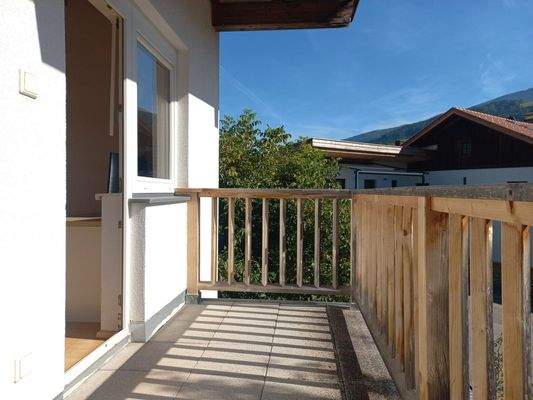 Balkon Süd mit Blick Richtung Osten