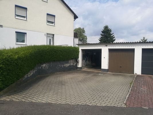 Linke Seite Garage inkl. Stellplatz