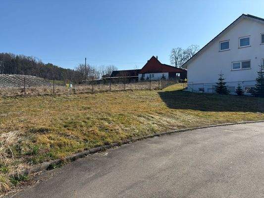 Bauplatz mit Zufahrt